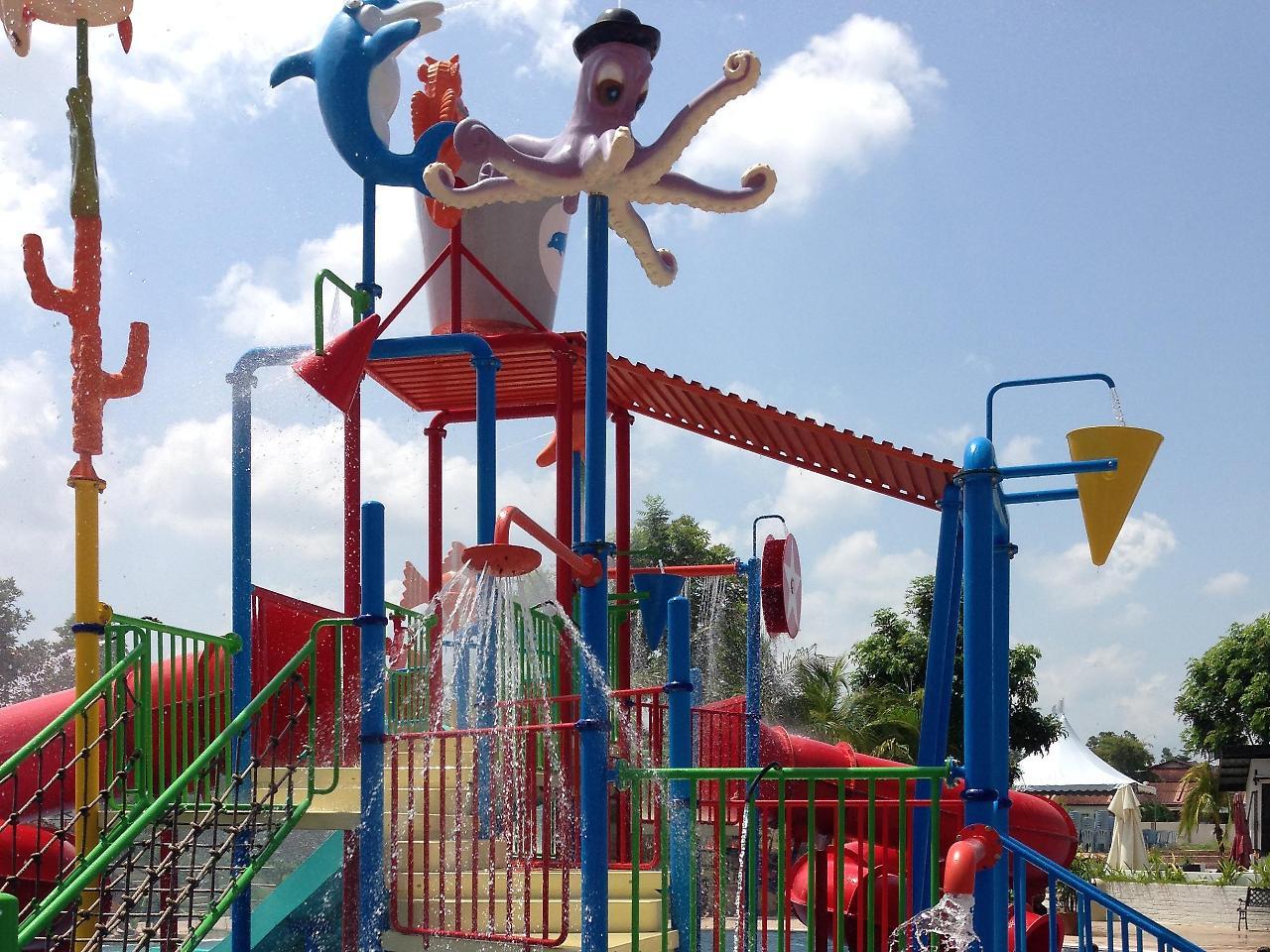 Bayou Lagoon Park Resort Malacca Exteriör bild