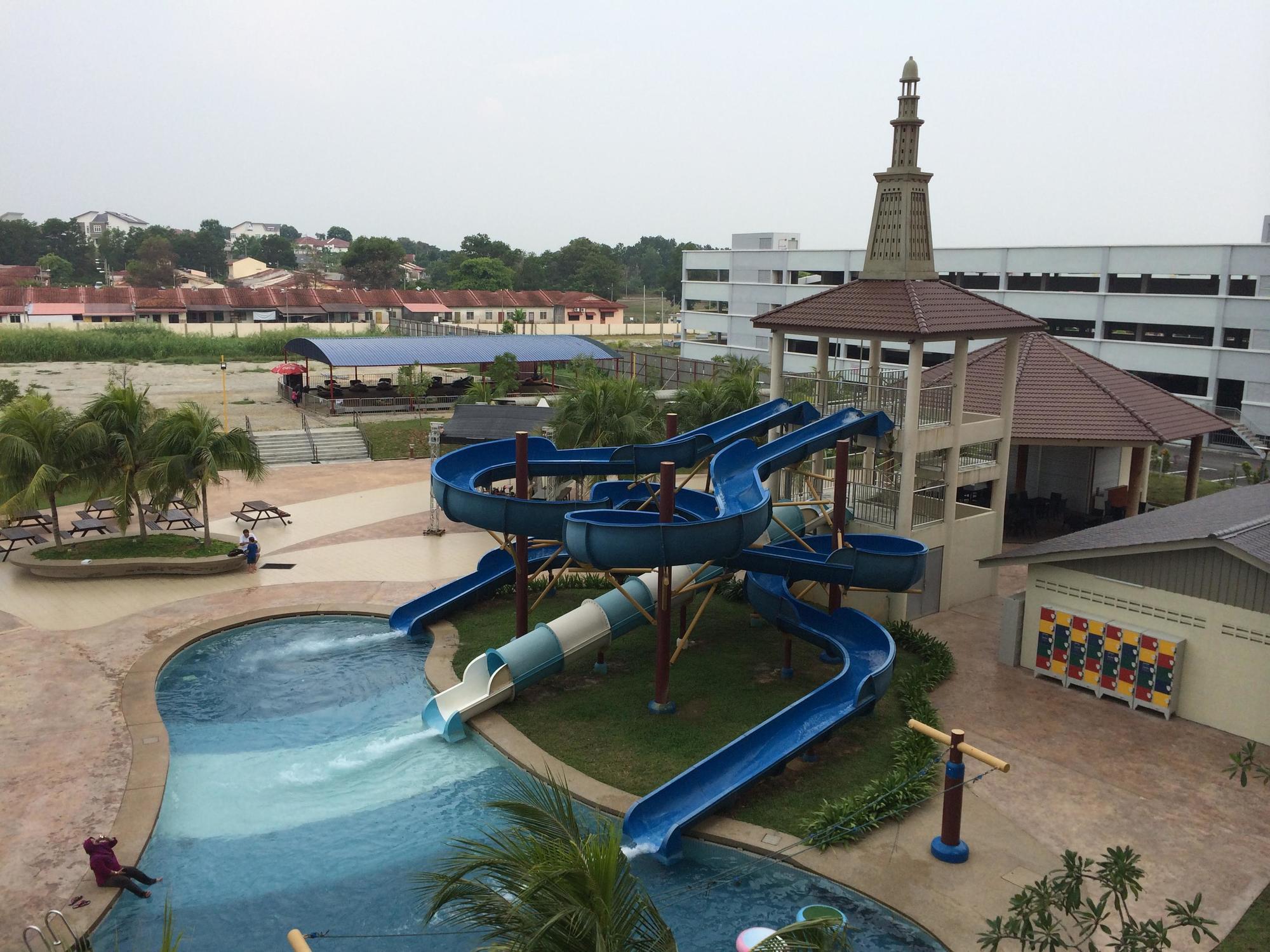 Bayou Lagoon Park Resort Malacca Exteriör bild