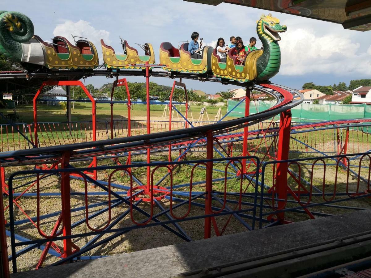 Bayou Lagoon Park Resort Malacca Exteriör bild